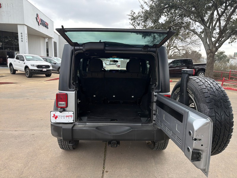 Jeep Wrangler Unlimited Vehicle Full-screen Gallery Image 11