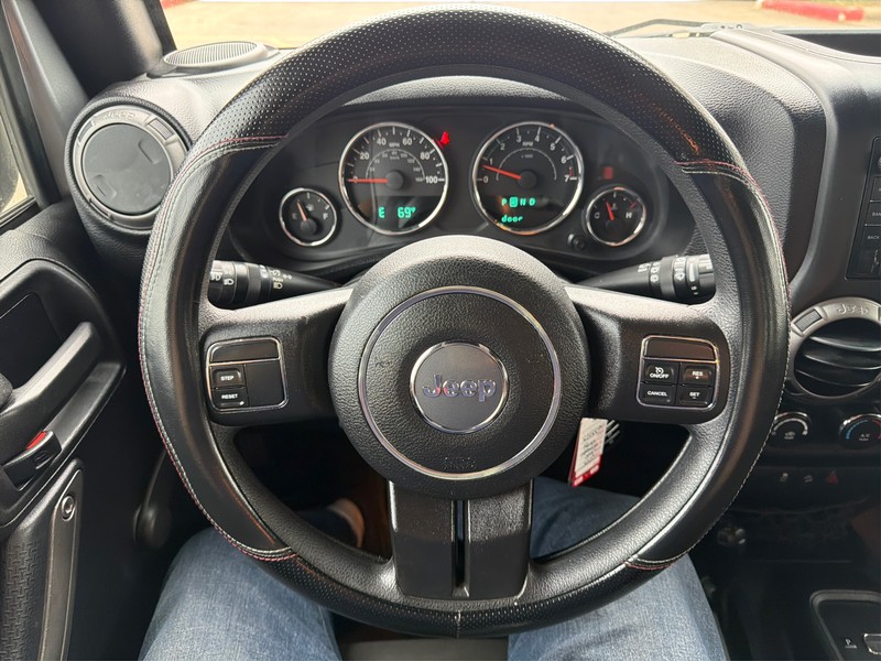 Jeep Wrangler Unlimited Vehicle Full-screen Gallery Image 14