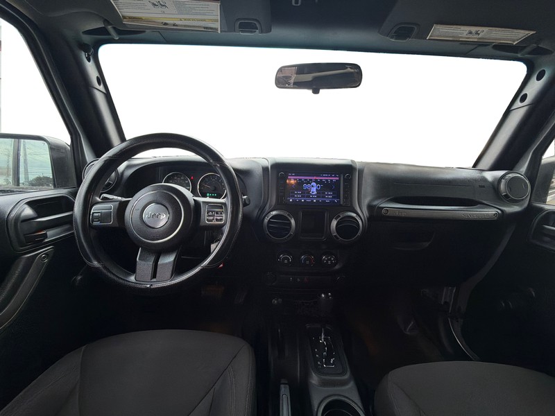 Jeep Wrangler Unlimited Vehicle Full-screen Gallery Image 15