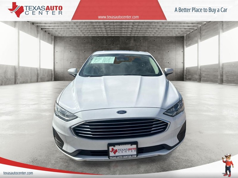 Ford Fusion Vehicle Full-screen Gallery Image 3