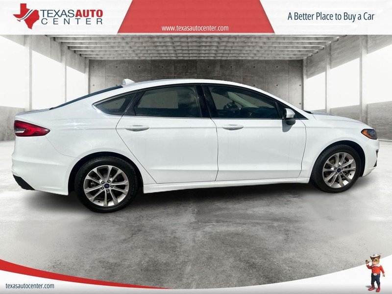 Ford Fusion Vehicle Full-screen Gallery Image 4