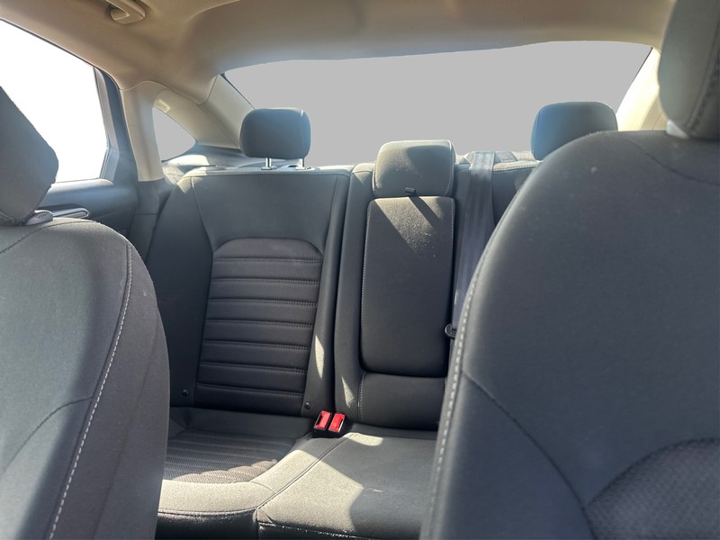 Ford Fusion Vehicle Full-screen Gallery Image 12