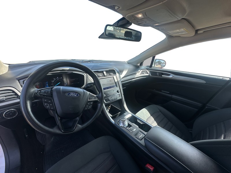 Ford Fusion Vehicle Full-screen Gallery Image 14