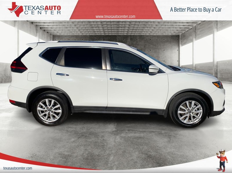 Nissan Rogue Vehicle Full-screen Gallery Image 4