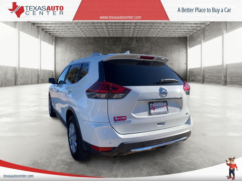 Nissan Rogue Vehicle Full-screen Gallery Image 8