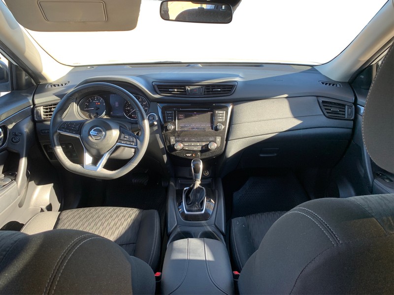 Nissan Rogue Vehicle Full-screen Gallery Image 15