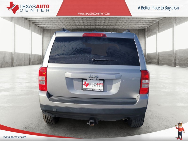 Jeep Patriot Vehicle Full-screen Gallery Image 06