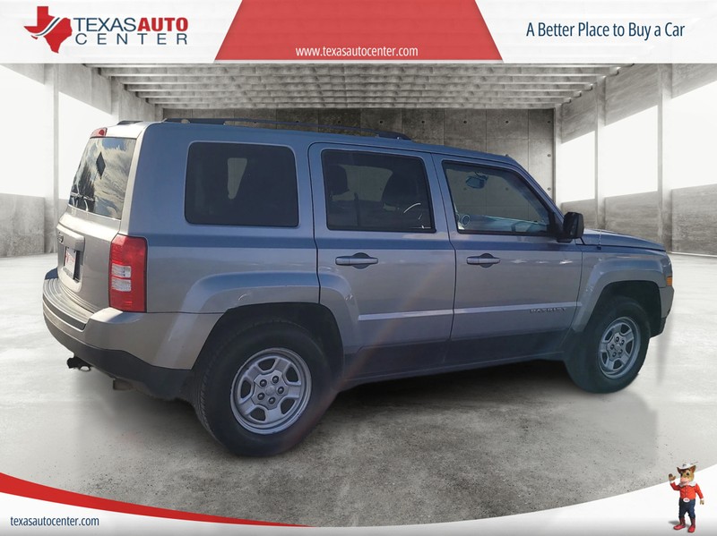 Jeep Patriot Vehicle Full-screen Gallery Image 07