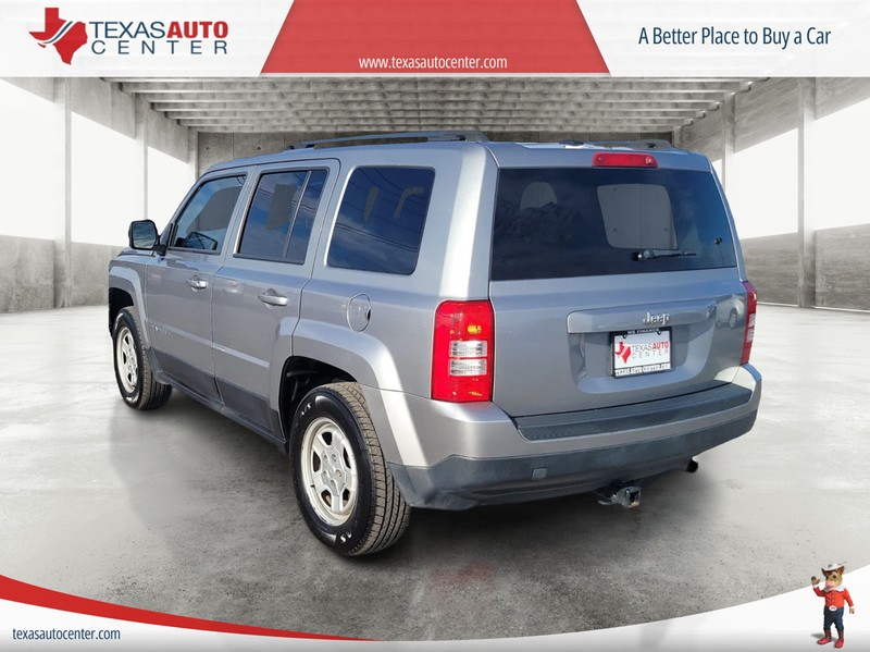 Jeep Patriot Vehicle Full-screen Gallery Image 08