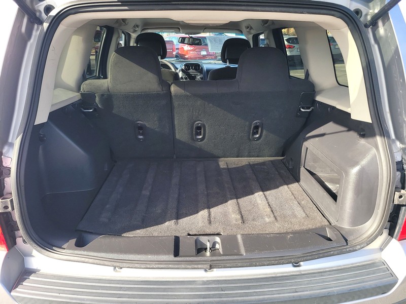 Jeep Patriot Vehicle Full-screen Gallery Image 11