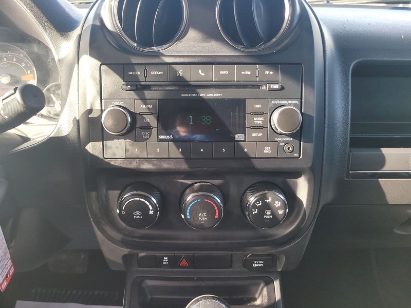 Jeep Patriot Vehicle Full-screen Gallery Image 12