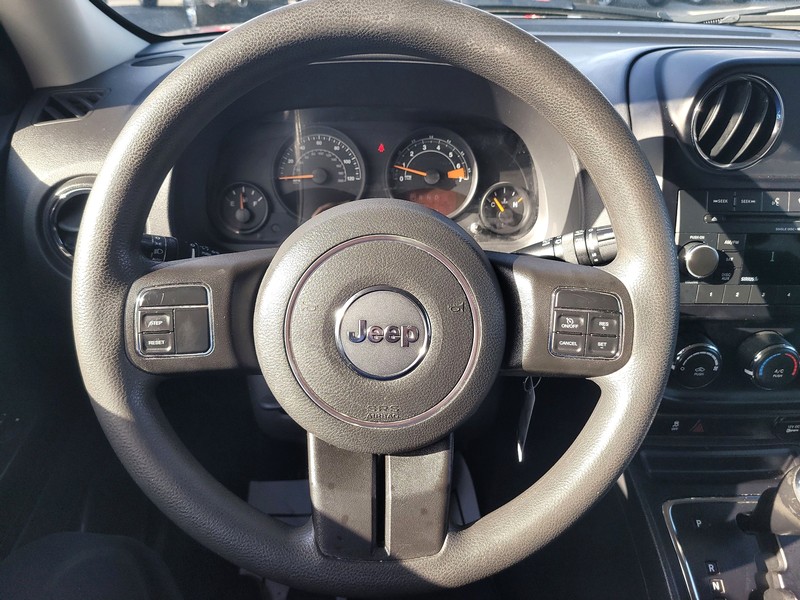 Jeep Patriot Vehicle Full-screen Gallery Image 14