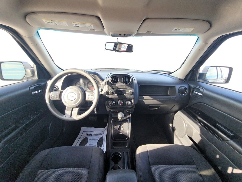 Jeep Patriot Vehicle Full-screen Gallery Image 15