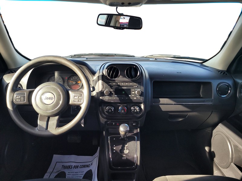 Jeep Patriot Vehicle Full-screen Gallery Image 16