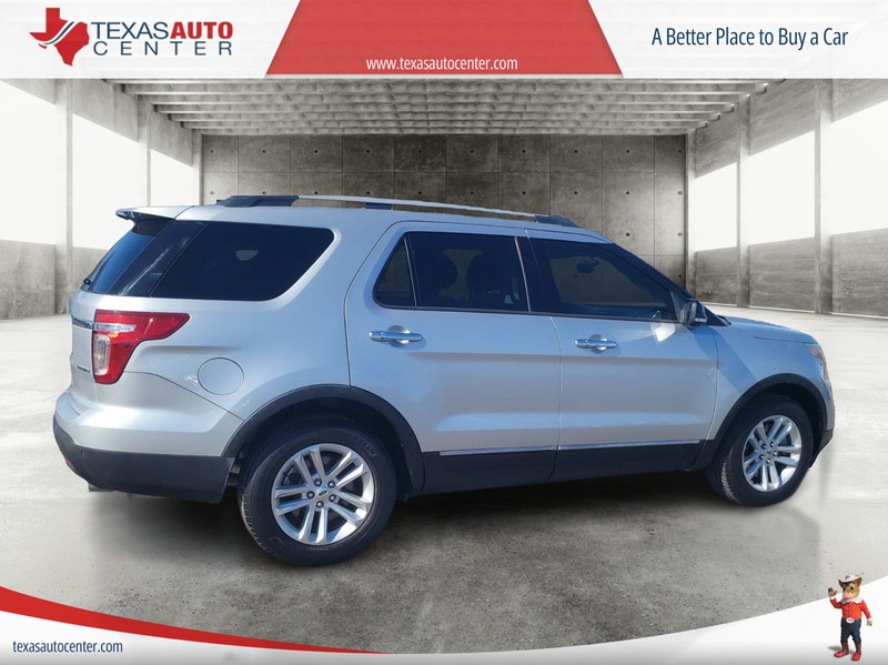 Ford Explorer Vehicle Full-screen Gallery Image 7