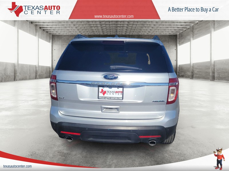 Ford Explorer Vehicle Full-screen Gallery Image 8