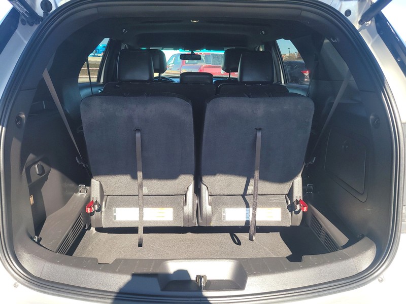 Ford Explorer Vehicle Full-screen Gallery Image 11