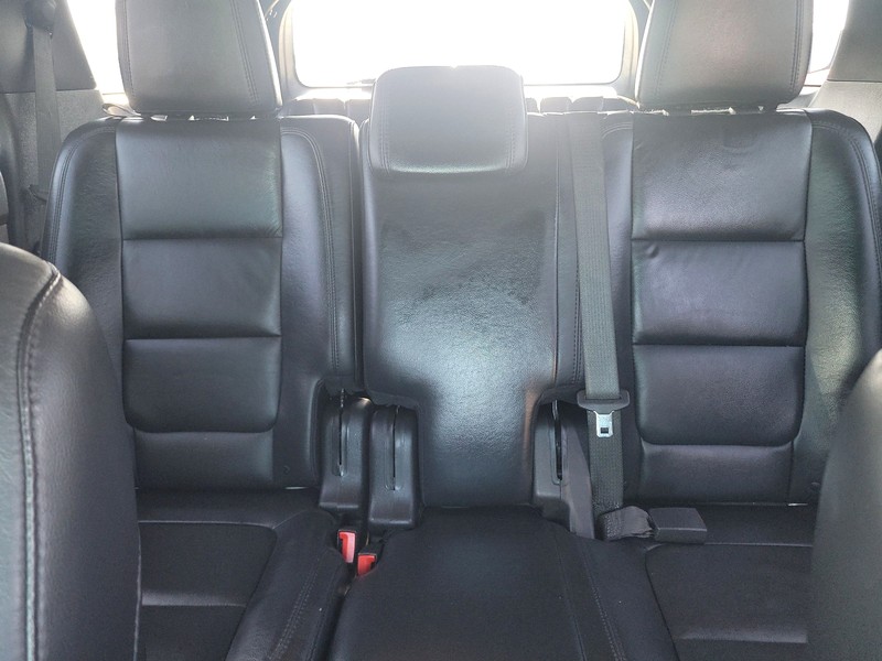 Ford Explorer Vehicle Full-screen Gallery Image 13
