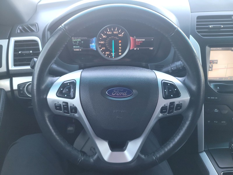 Ford Explorer Vehicle Full-screen Gallery Image 14