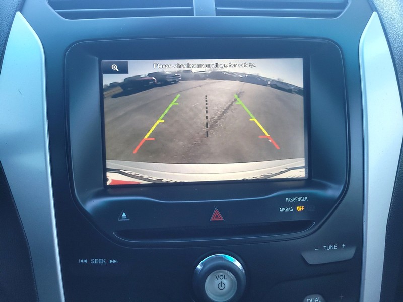 Ford Explorer Vehicle Full-screen Gallery Image 18