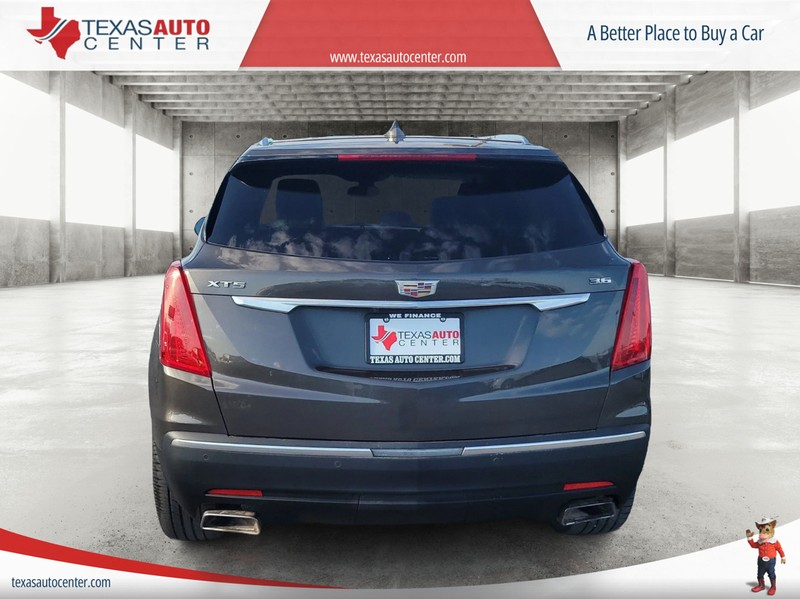 Cadillac XT5 Vehicle Full-screen Gallery Image 06