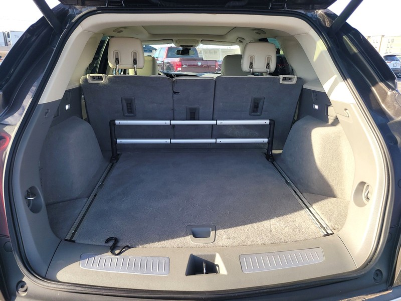 Cadillac XT5 Vehicle Full-screen Gallery Image 11