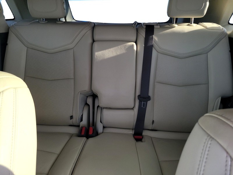 Cadillac XT5 Vehicle Full-screen Gallery Image 13