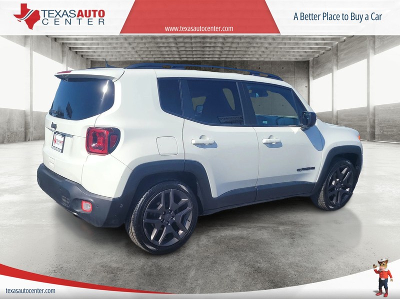 Jeep Renegade Vehicle Full-screen Gallery Image 7