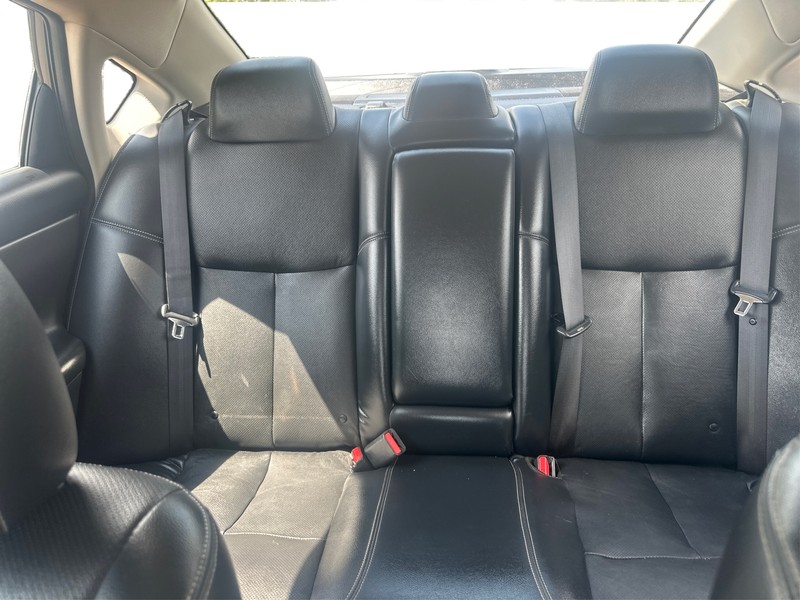 Nissan Altima Vehicle Full-screen Gallery Image 12