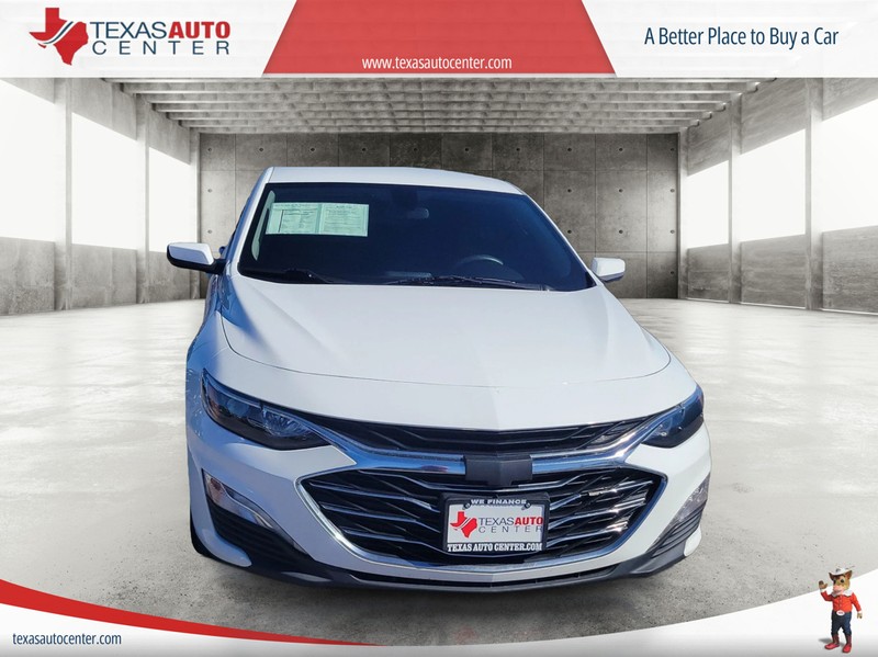 Chevrolet Malibu Vehicle Full-screen Gallery Image 2