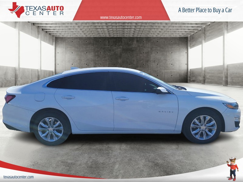 Chevrolet Malibu Vehicle Full-screen Gallery Image 3