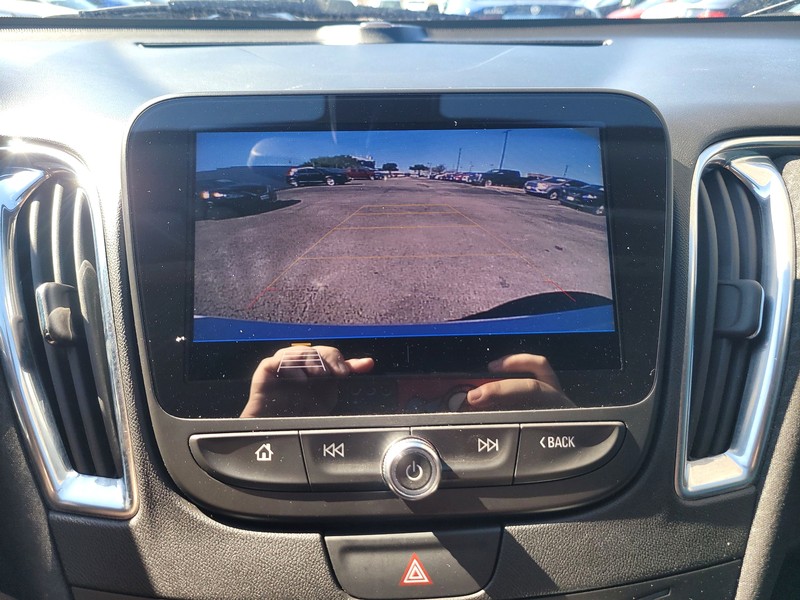 Chevrolet Malibu Vehicle Full-screen Gallery Image 15