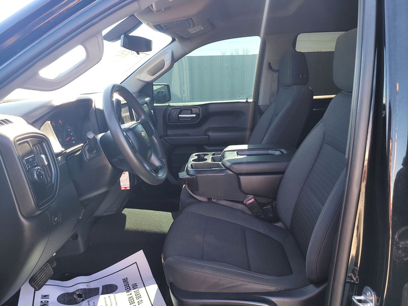 Chevrolet Silverado 1500 LTD Vehicle Full-screen Gallery Image 9