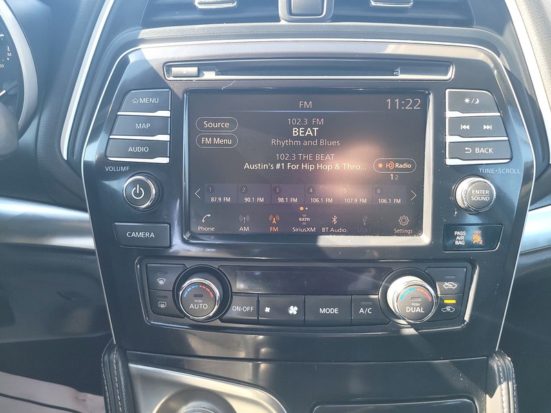 Nissan Maxima Vehicle Full-screen Gallery Image 11