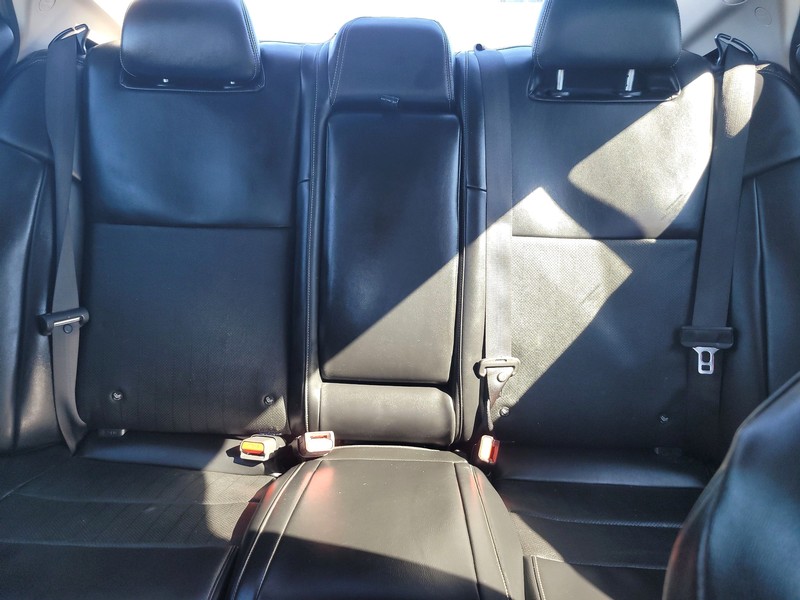 Nissan Maxima Vehicle Full-screen Gallery Image 12