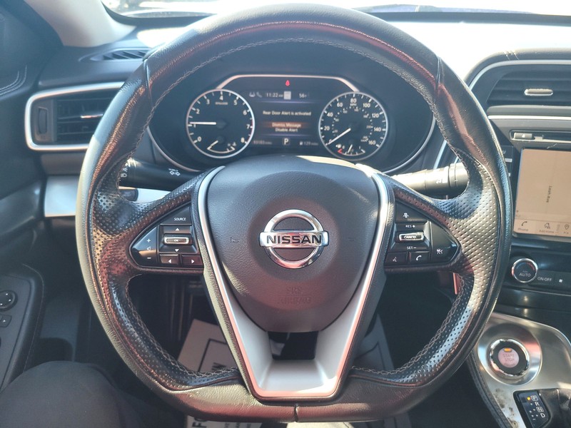 Nissan Maxima Vehicle Full-screen Gallery Image 13