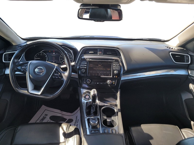 Nissan Maxima Vehicle Full-screen Gallery Image 15