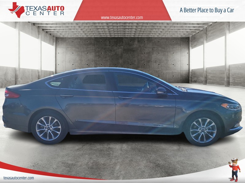 Ford Fusion Vehicle Full-screen Gallery Image 3