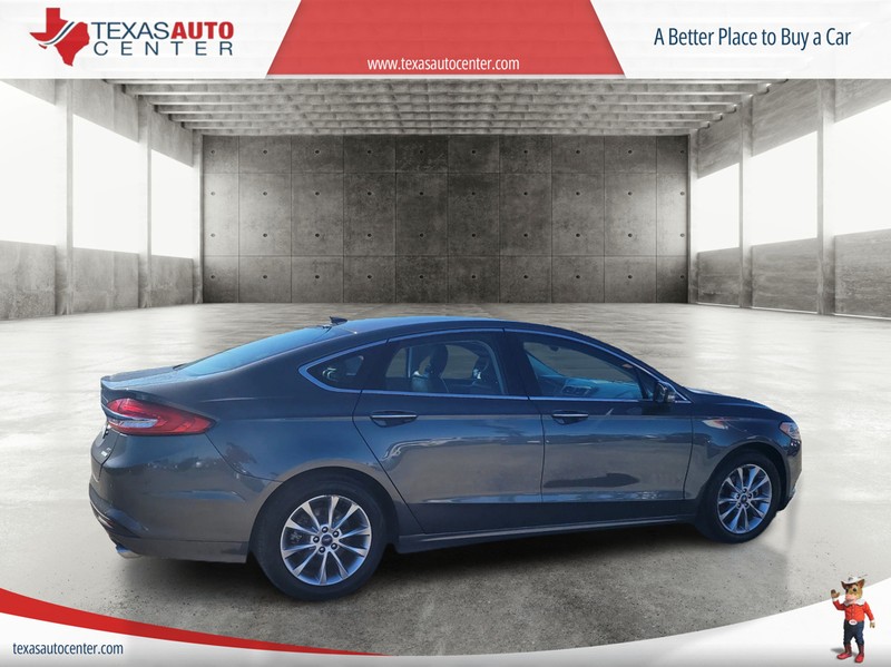 Ford Fusion Vehicle Full-screen Gallery Image 5