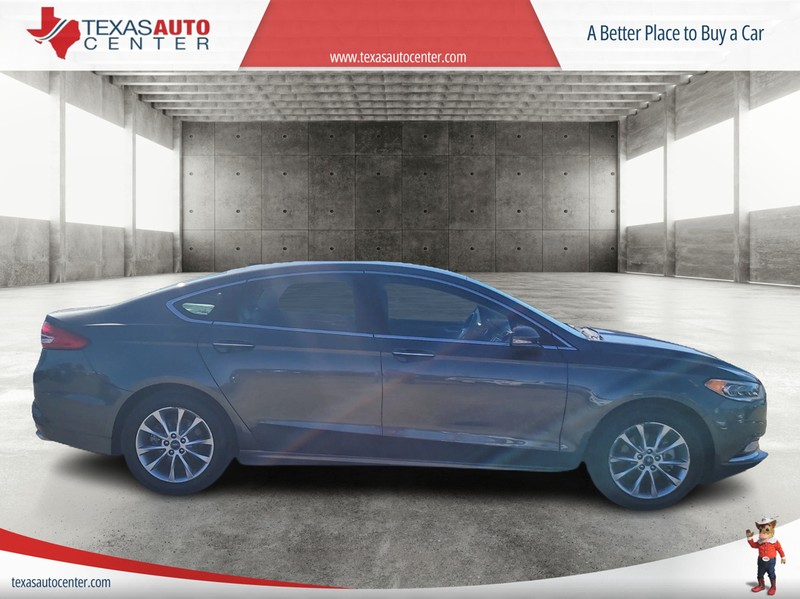 Ford Fusion Vehicle Full-screen Gallery Image 6