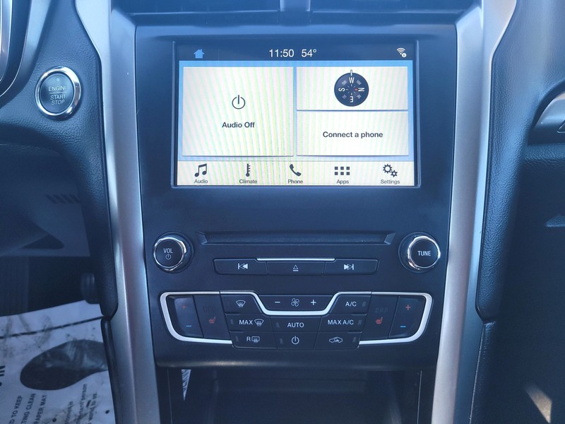 Ford Fusion Vehicle Full-screen Gallery Image 10