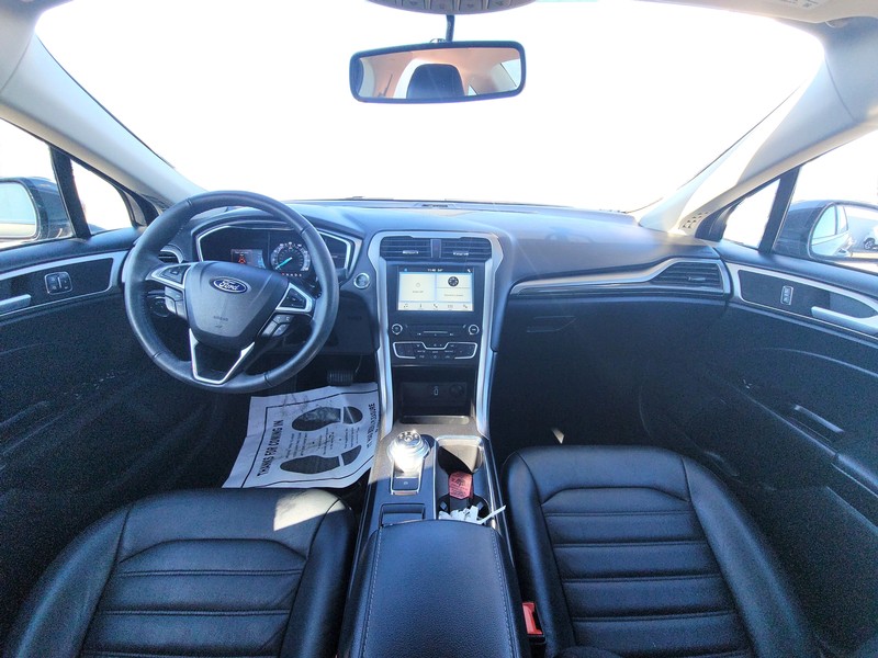 Ford Fusion Vehicle Full-screen Gallery Image 13