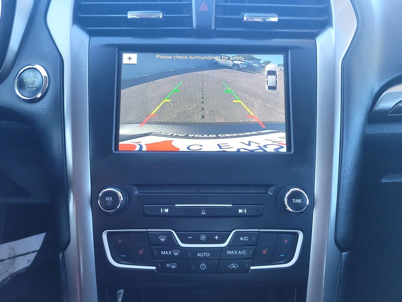 Ford Fusion Vehicle Full-screen Gallery Image 15