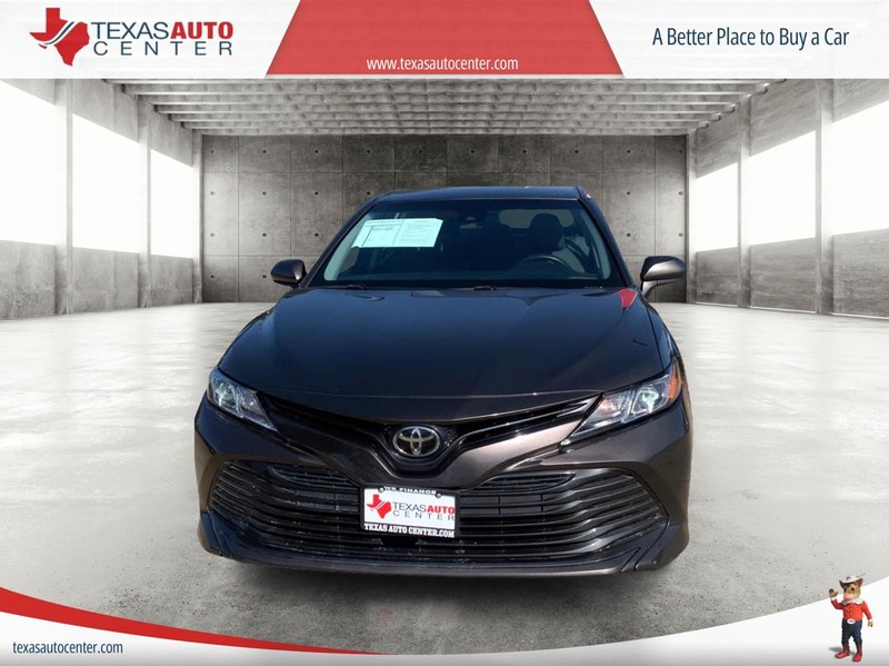 Toyota Camry Vehicle Full-screen Gallery Image 3