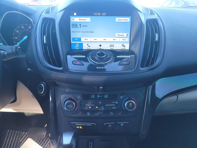 Ford Escape Vehicle Full-screen Gallery Image 12