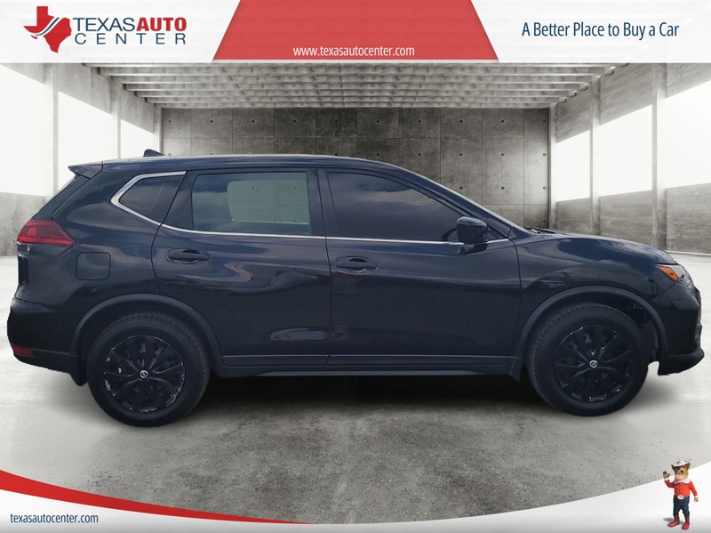 Nissan Rogue Vehicle Full-screen Gallery Image 3