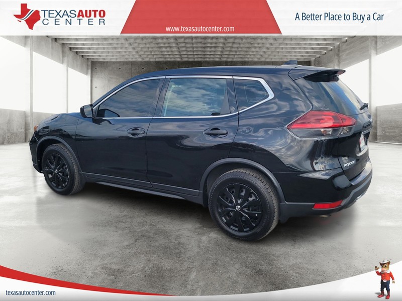 Nissan Rogue Vehicle Full-screen Gallery Image 4