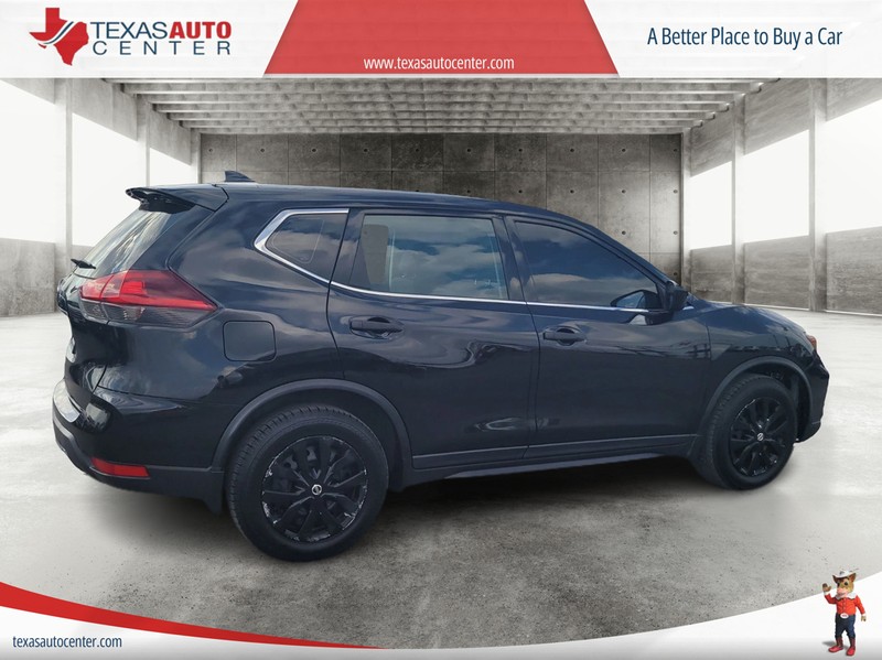 Nissan Rogue Vehicle Full-screen Gallery Image 6