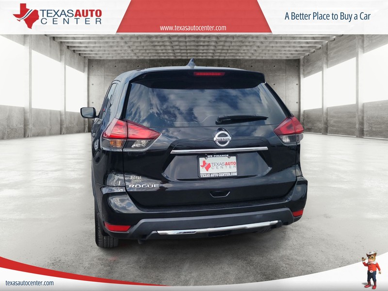 Nissan Rogue Vehicle Full-screen Gallery Image 7