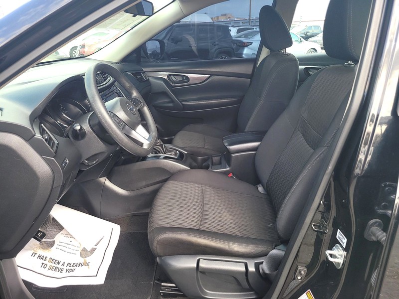 Nissan Rogue Vehicle Full-screen Gallery Image 8